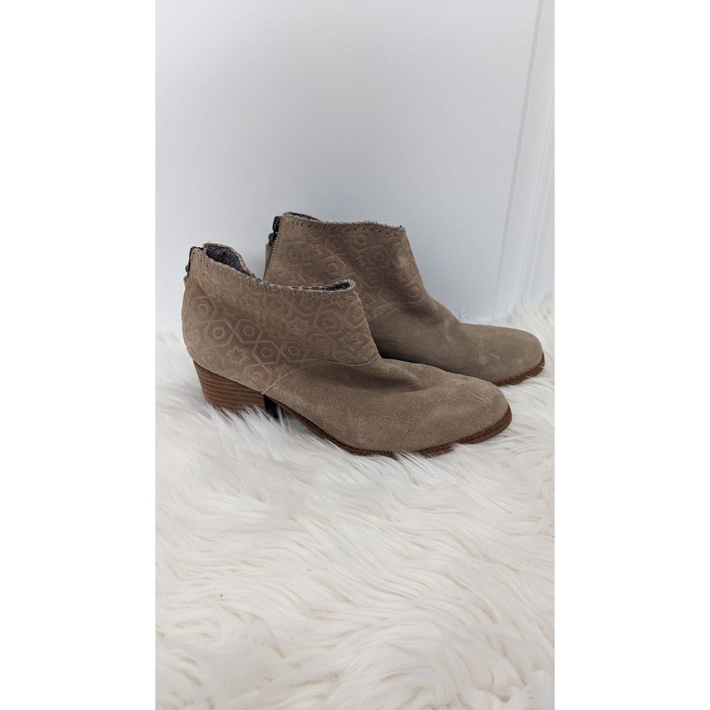 Tom's Lelia Boot Embossed Tan Suede Tassel Zipper Boot Sz 8